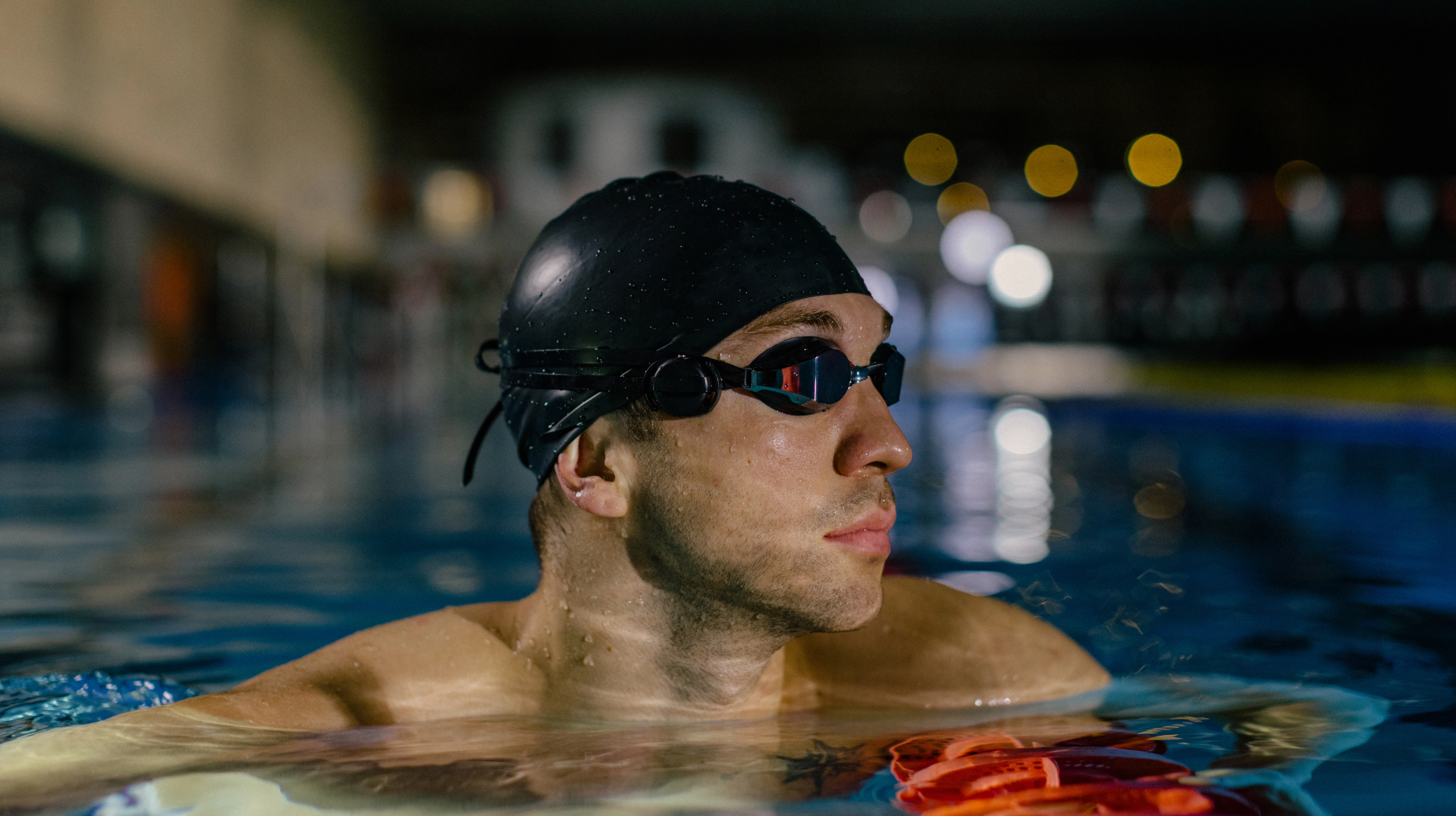 swimming-hero-img-l.webp